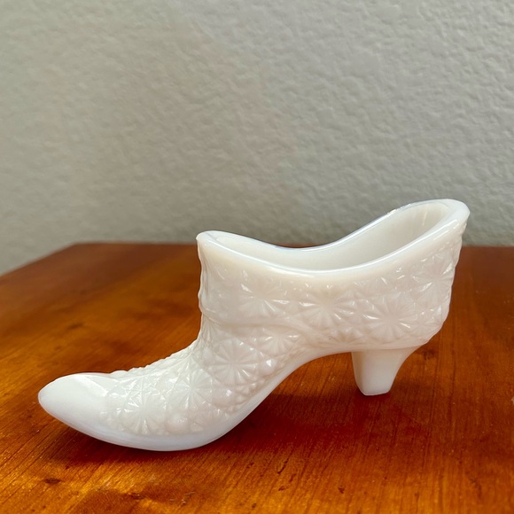 Fenton Milk Glass White Shoe Vintage Daisy And Button Pattern - Picture 4 of 6